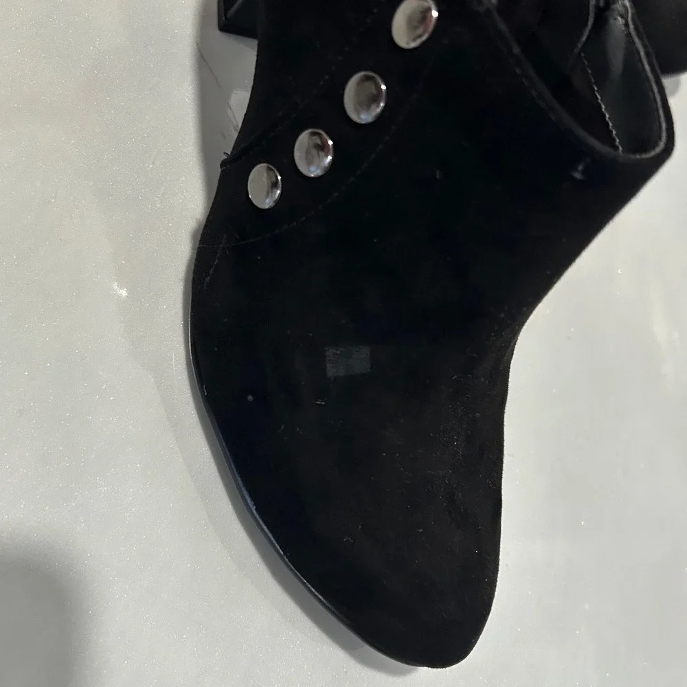 Womens Black Suede Ankle Booties Side Zip Stacked Heel Stud‎ Detail Size 8.5